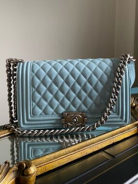 BLUE QUILTED CHAIN SHOULDER BAG